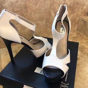 NIB INC black and white Peeptoe Stilletos